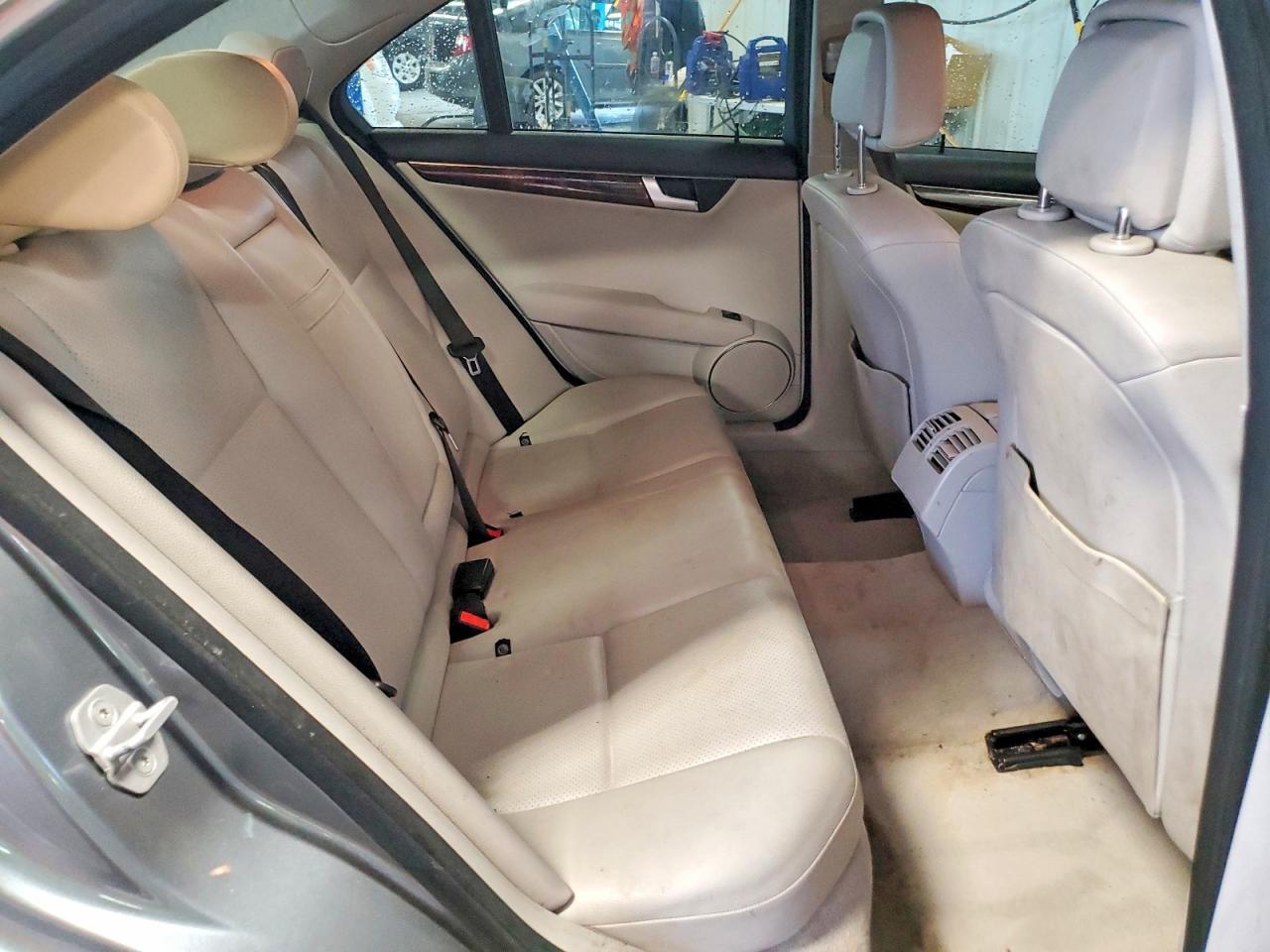 2012 MERCEDES-BENZ C 250 — Фото 10 из 12
