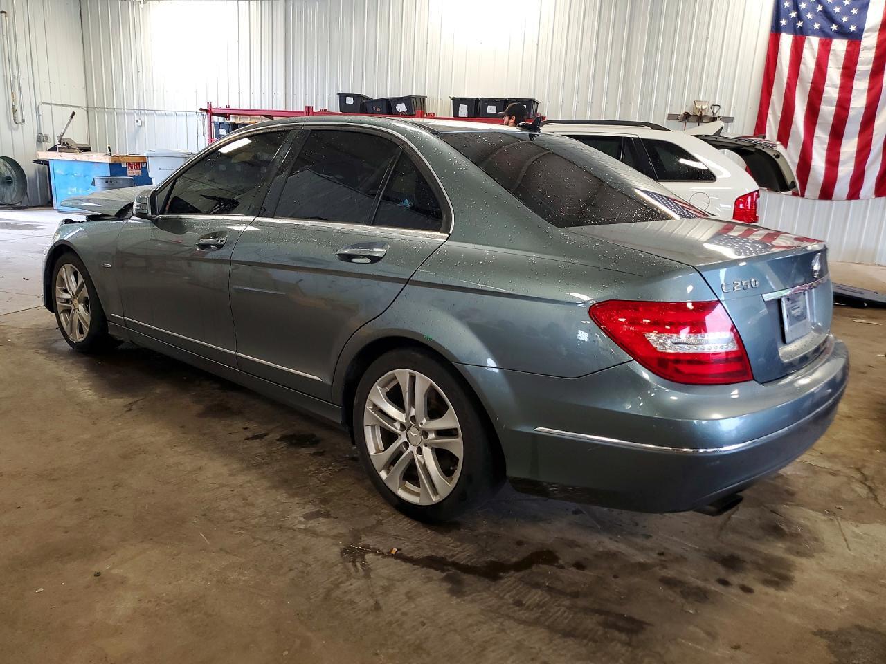2012 MERCEDES-BENZ C 250 — Фото 2 из 12