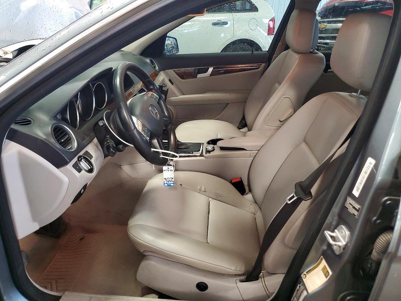 2012 MERCEDES-BENZ C 250 — Фото 7 из 12