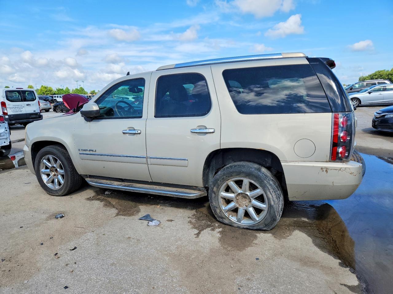 2009 GMC YUKON DENALI — Фото 2 из 13
