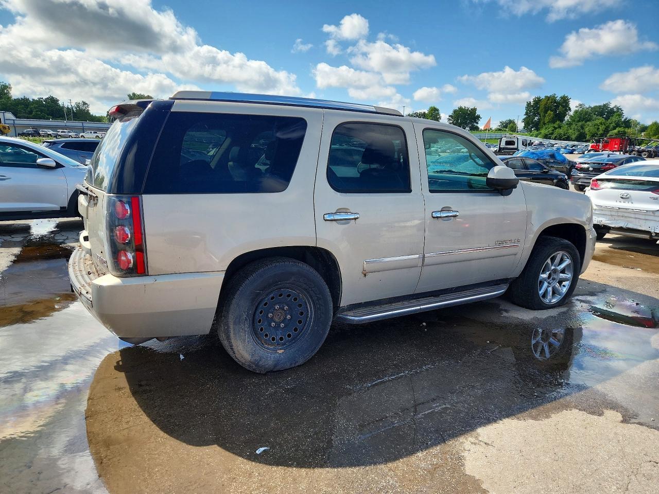 2009 GMC YUKON DENALI — Фото 3 из 13