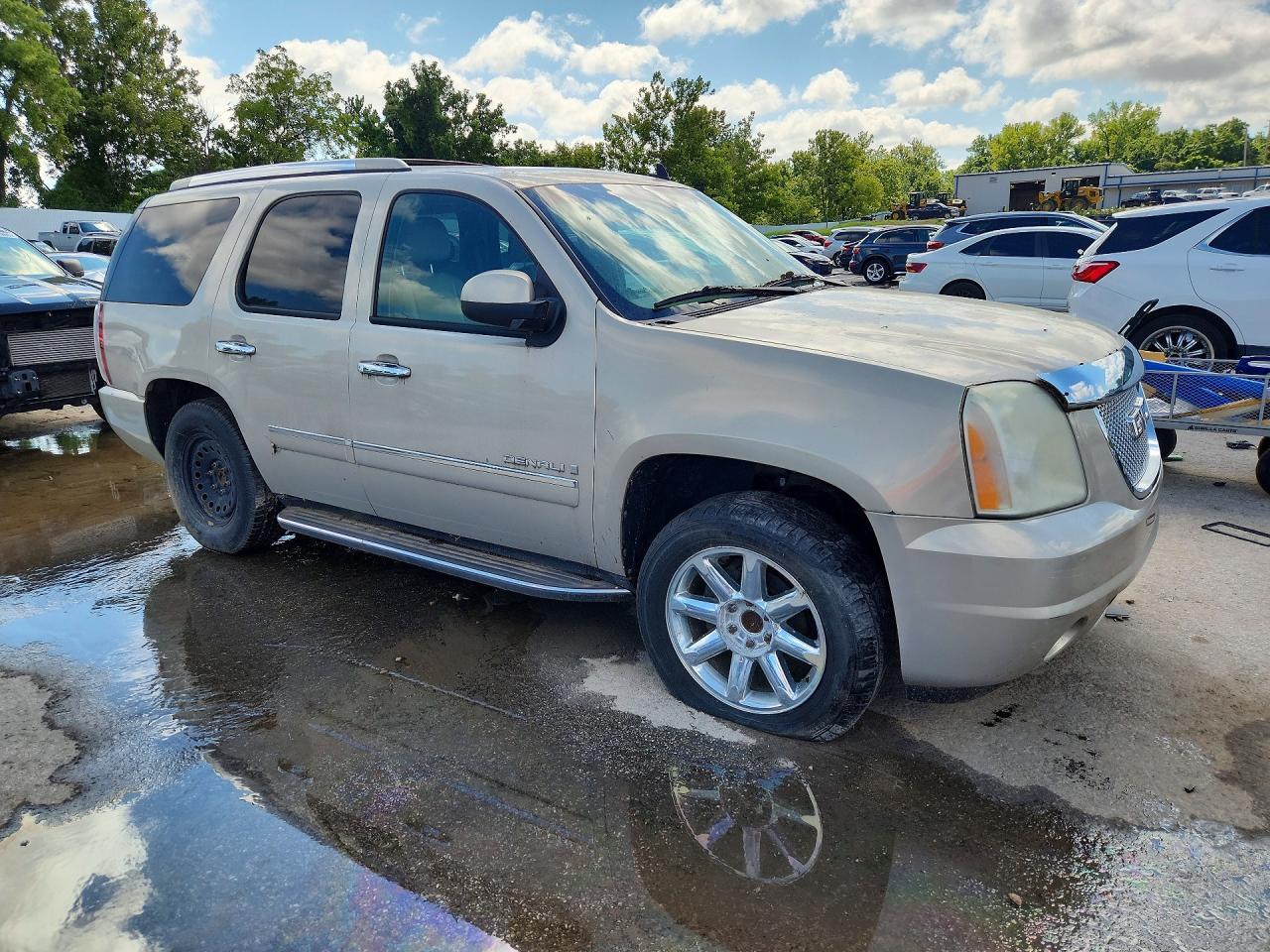 2009 GMC YUKON DENALI — Фото 4 из 13