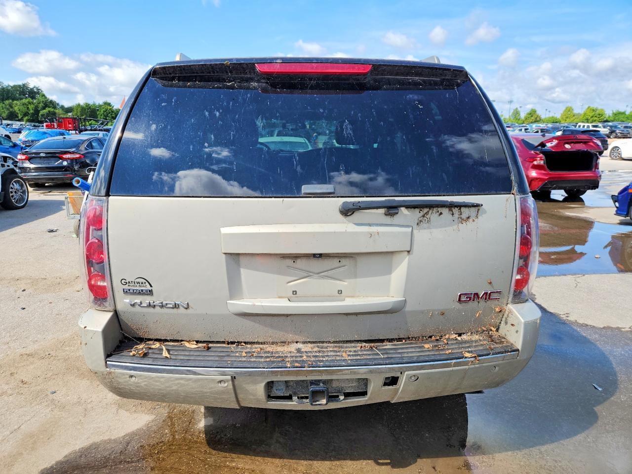 2009 GMC YUKON DENALI — Фото 6 из 13