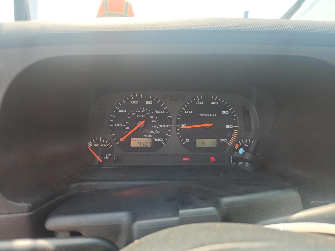 2002 VOLKSWAGEN CABRIO GLX — Фото 9 из 12