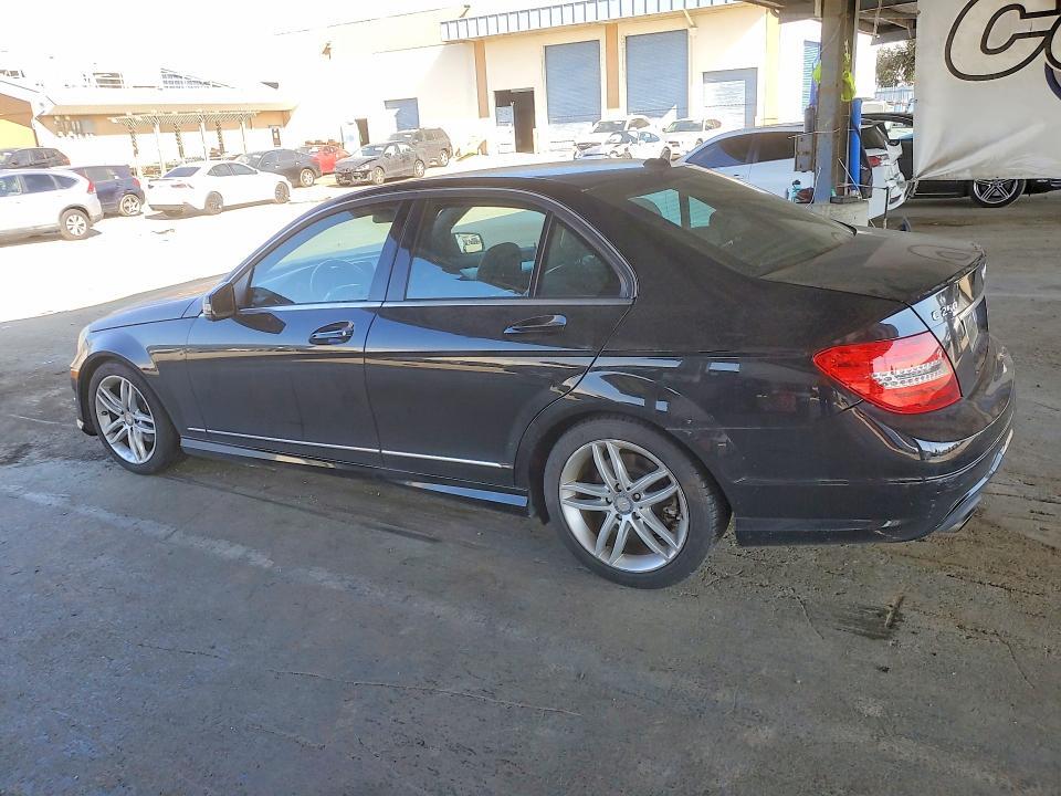 2012 MERCEDES-BENZ C 250 — Фото 2 из 12