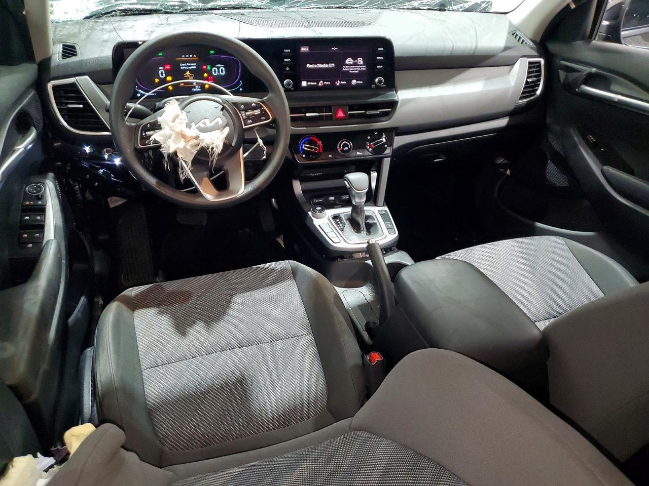 2024 KIA SELTOS LX — Фото 8 из 13