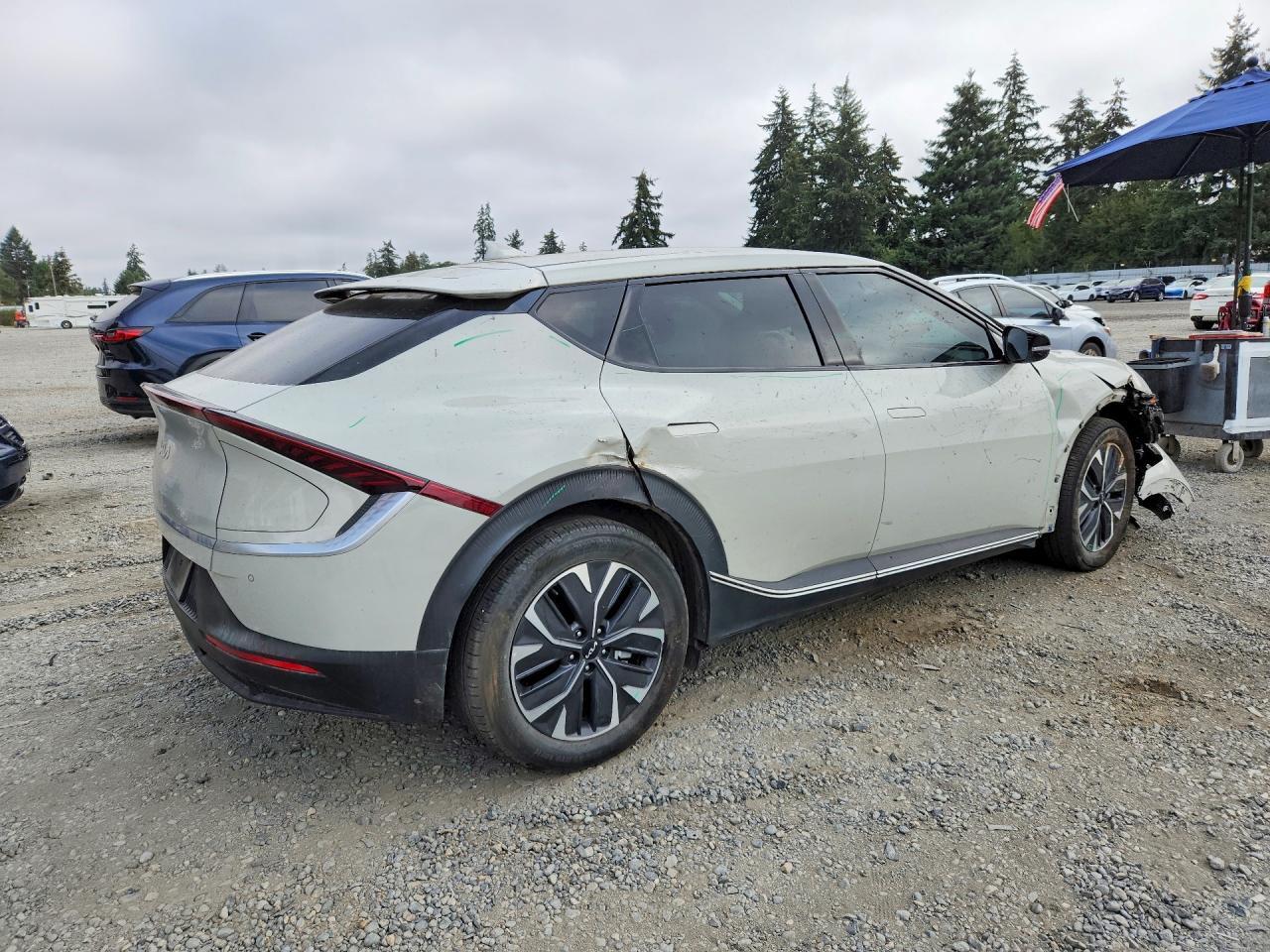 2024 KIA EV6 LIGHT LONG RANGE — Фото 3 из 13
