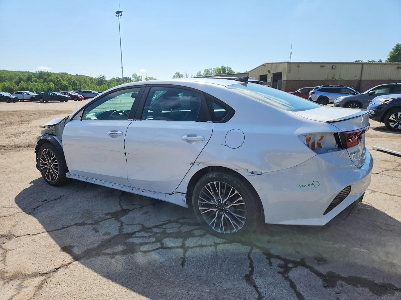 2024 KIA FORTE GT LINE — Фото 2 из 13