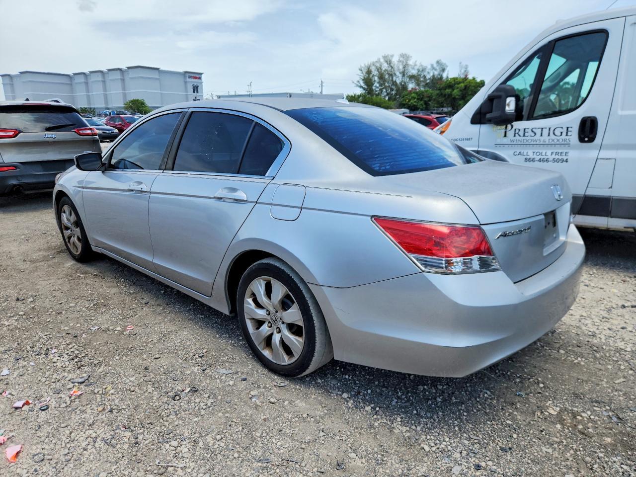 1HGCP26829A145633 2009 HONDA ACCORD photo no. 2