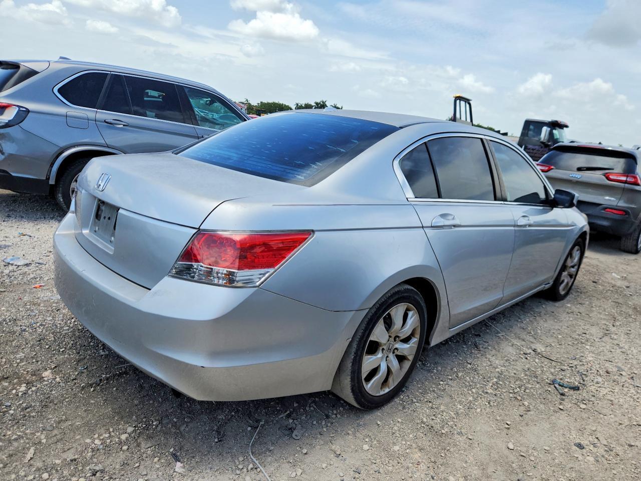 1HGCP26829A145633 2009 HONDA ACCORD photo no. 3