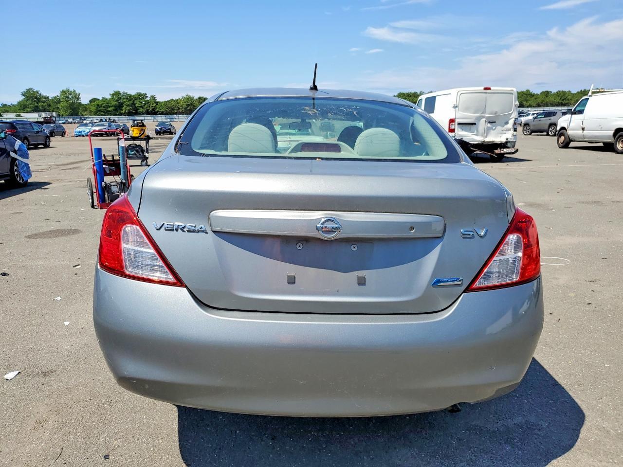 2012 NISSAN VERSA 1.6 S — Фото 6 из 13