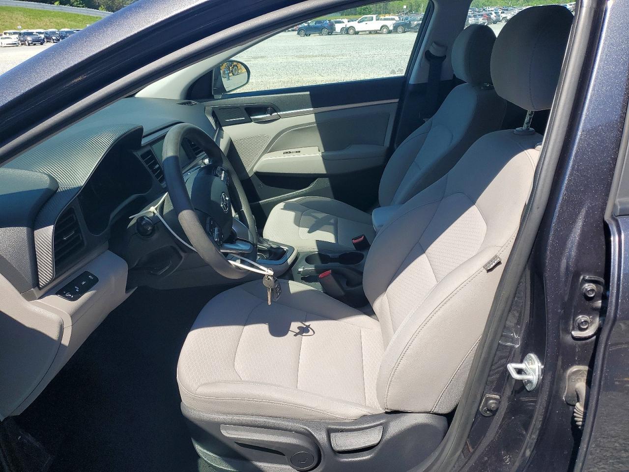 2020 HYUNDAI ELANTRA SEL — Фото 7 из 12