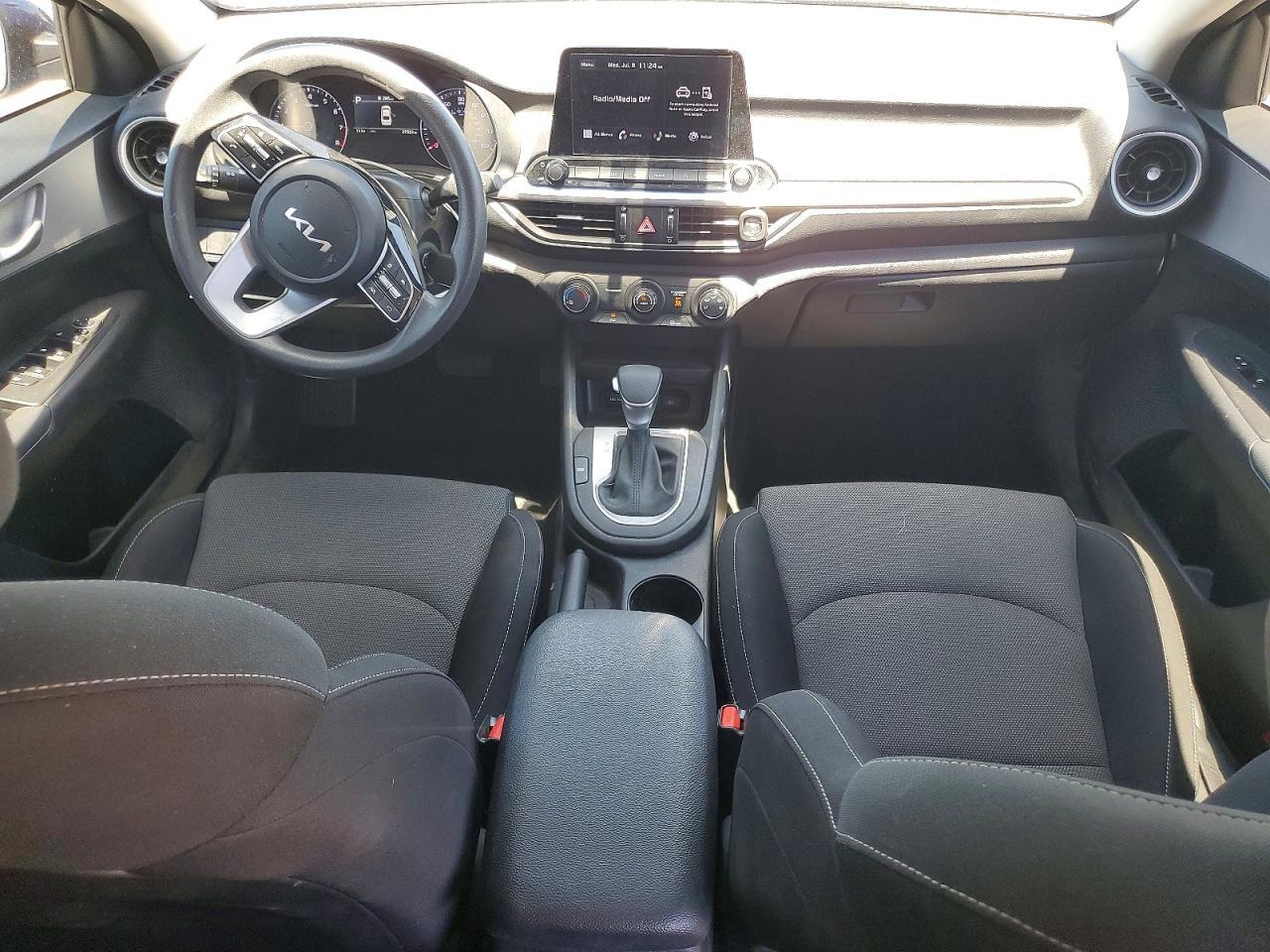 2024 KIA FORTE LXS — Фото 8 из 12