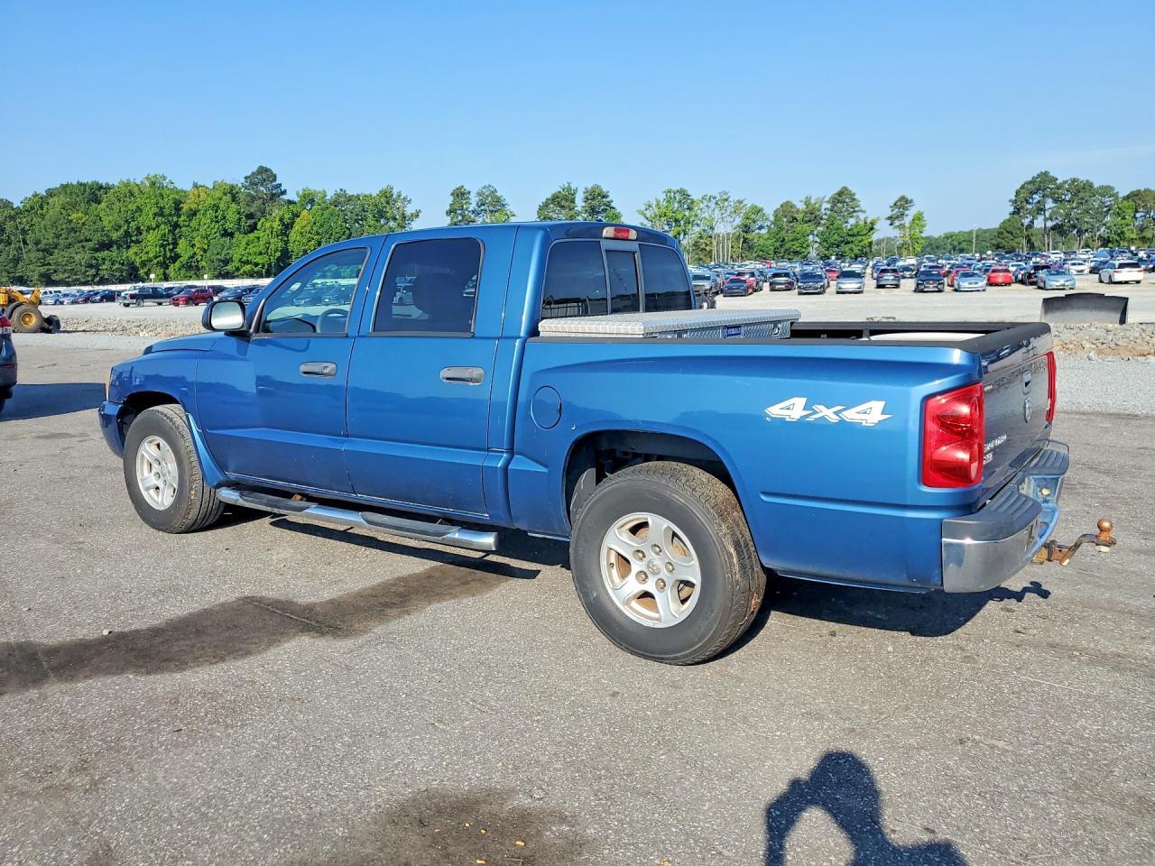 2006 DODGE DAKOTA QUAD SLT — Фото 2 из 12