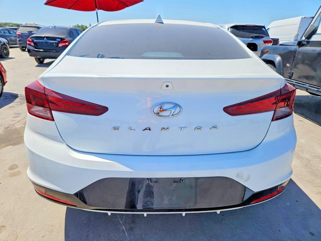 2020 HYUNDAI ELANTRA SEL — Фото 6 из 12