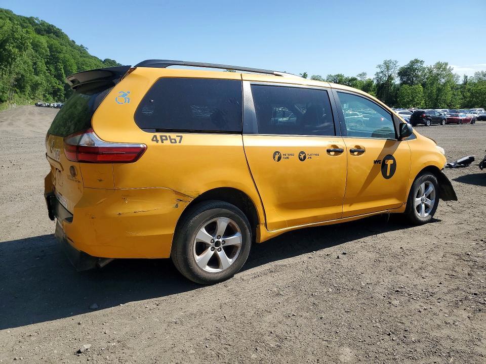 2016 TOYOTA SIENNA LE — Фото 3 из 12