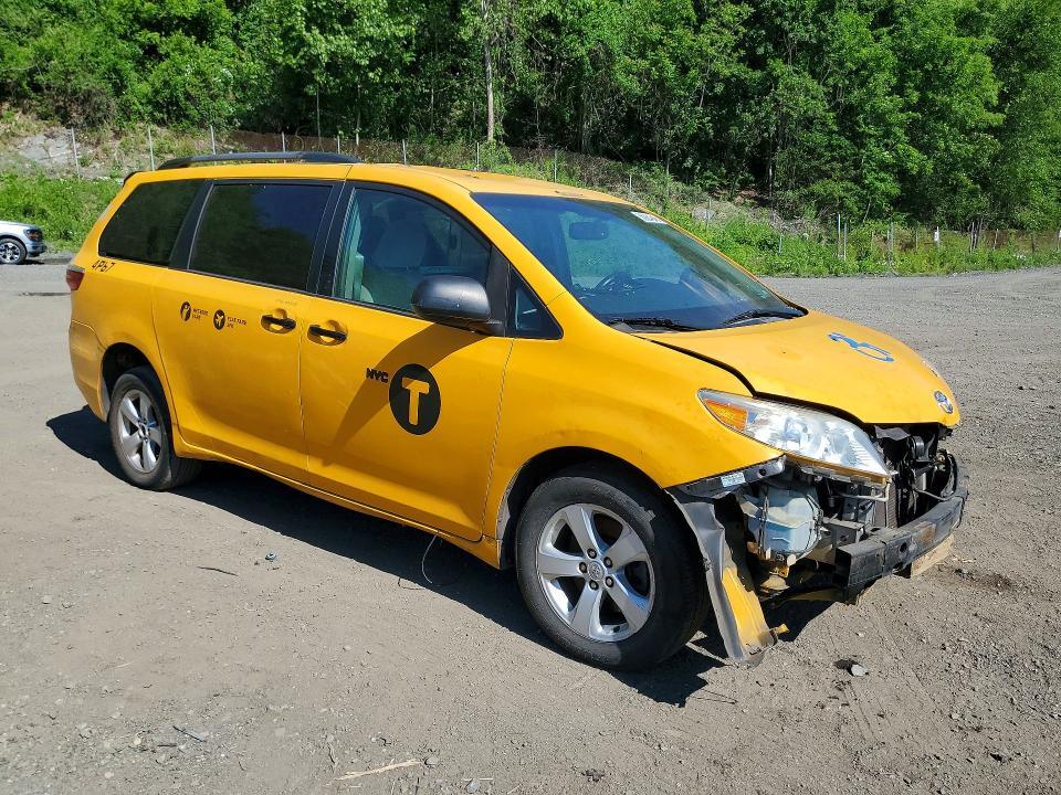 2016 TOYOTA SIENNA LE — Фото 4 из 12