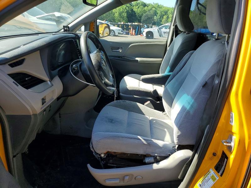 2016 TOYOTA SIENNA LE — Фото 7 из 12
