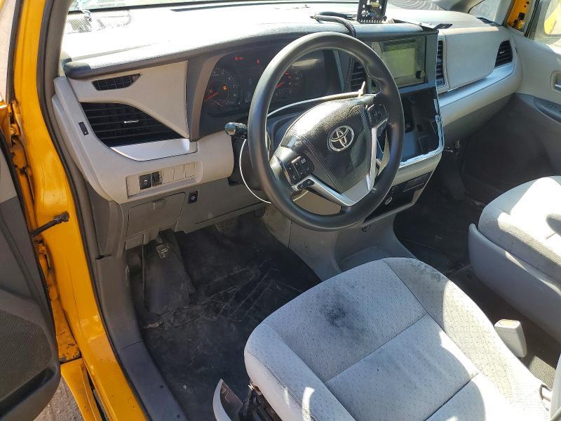 2016 TOYOTA SIENNA LE — Фото 8 из 12