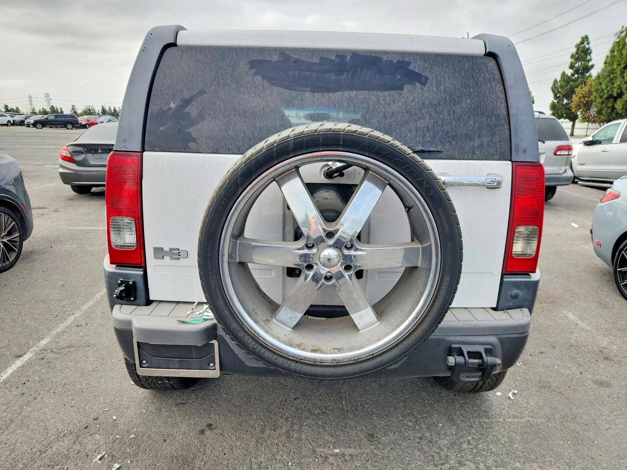 2009 HUMMER H3 — Фото 6 из 12