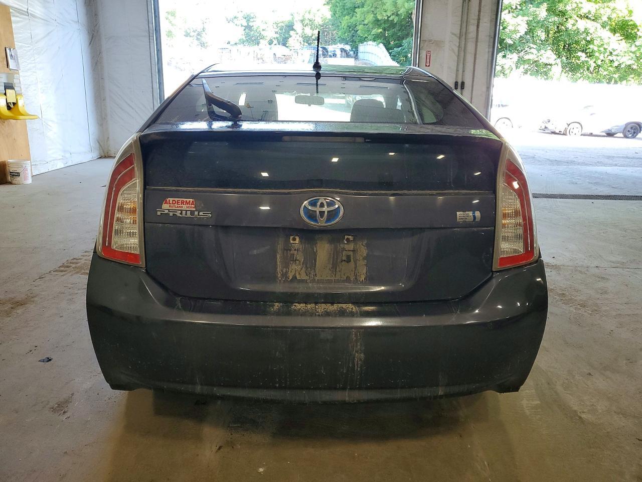 2012 TOYOTA PRIUS — Фото 6 из 12