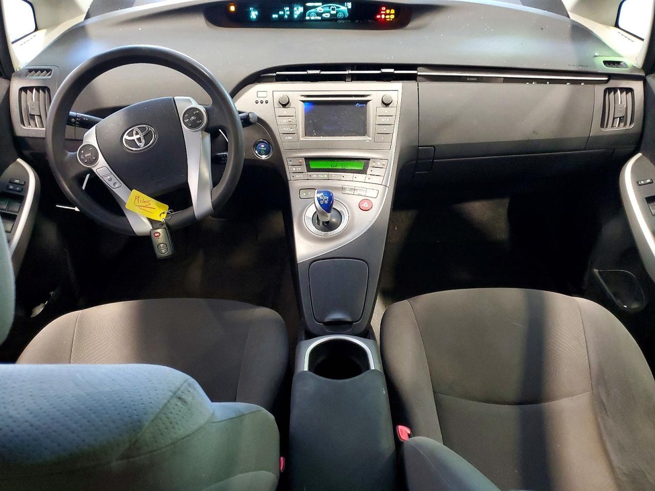 2012 TOYOTA PRIUS — Фото 8 из 12