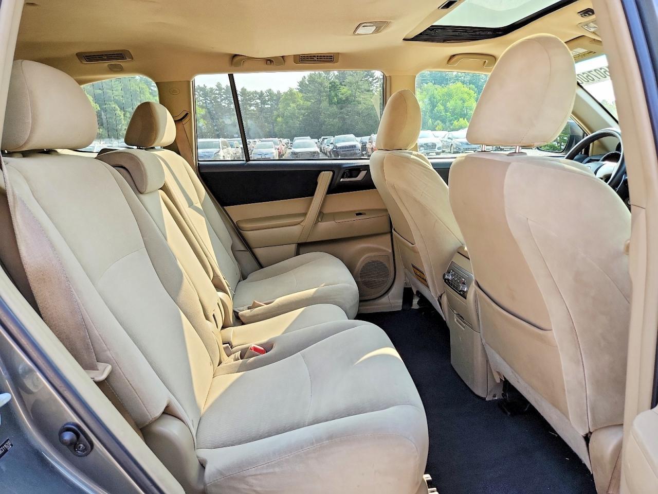2012 TOYOTA HIGHLANDER BASE — Фото 11 из 13