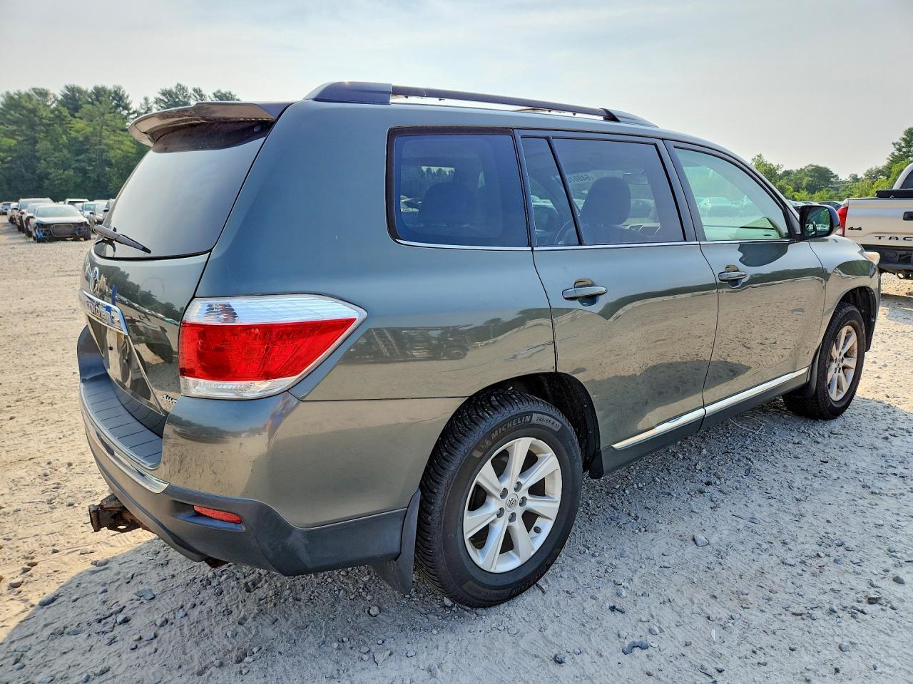 2012 TOYOTA HIGHLANDER BASE — Фото 3 из 13