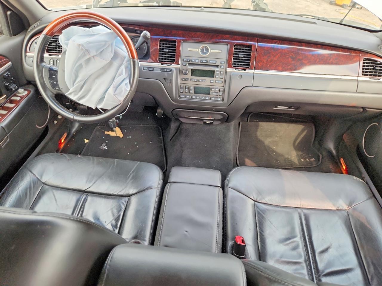 2009 LINCOLN TOWN CAR SIGNATURE LIMITED — Фото 8 из 12