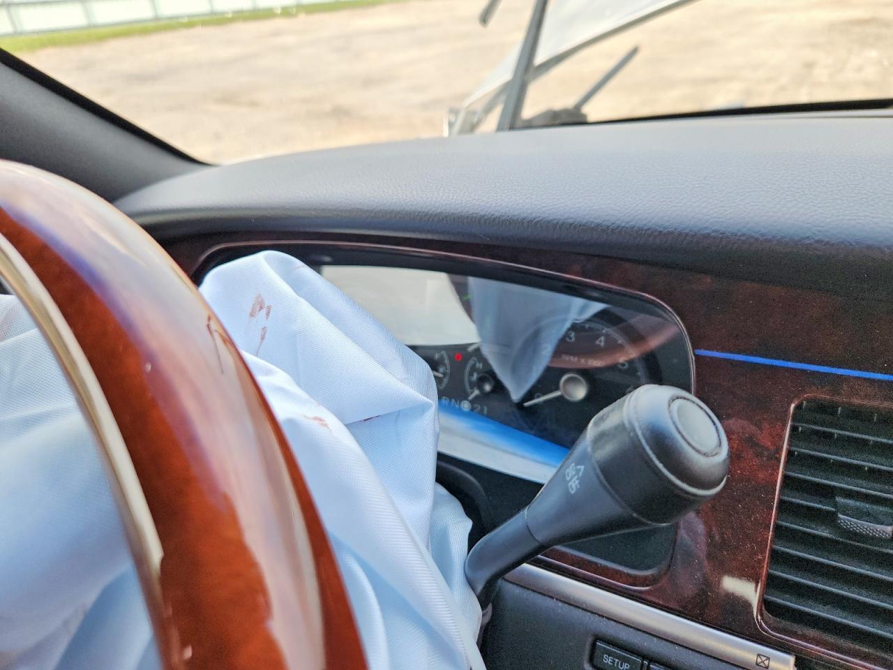 2009 LINCOLN TOWN CAR SIGNATURE LIMITED — Фото 9 из 12