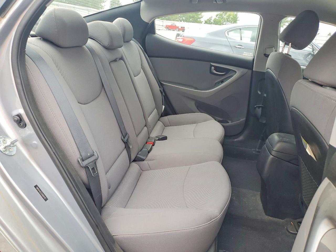 2016 HYUNDAI ELANTRA SE — Фото 10 из 13