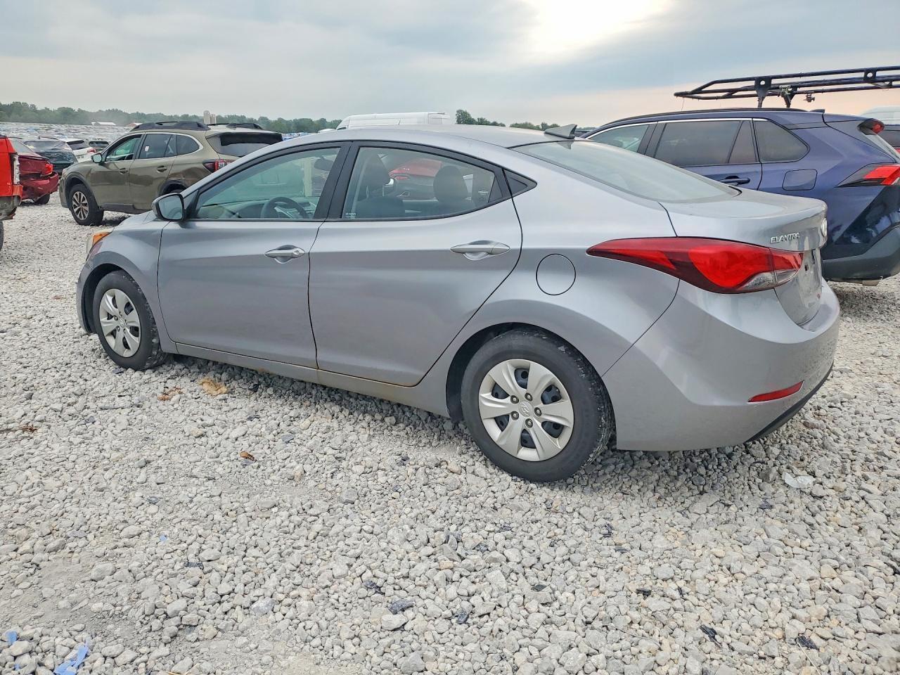 2016 HYUNDAI ELANTRA SE — Фото 2 из 13