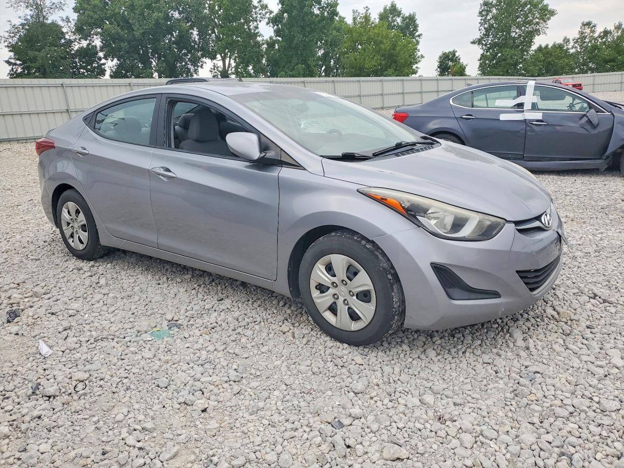2016 HYUNDAI ELANTRA SE — Фото 4 из 13