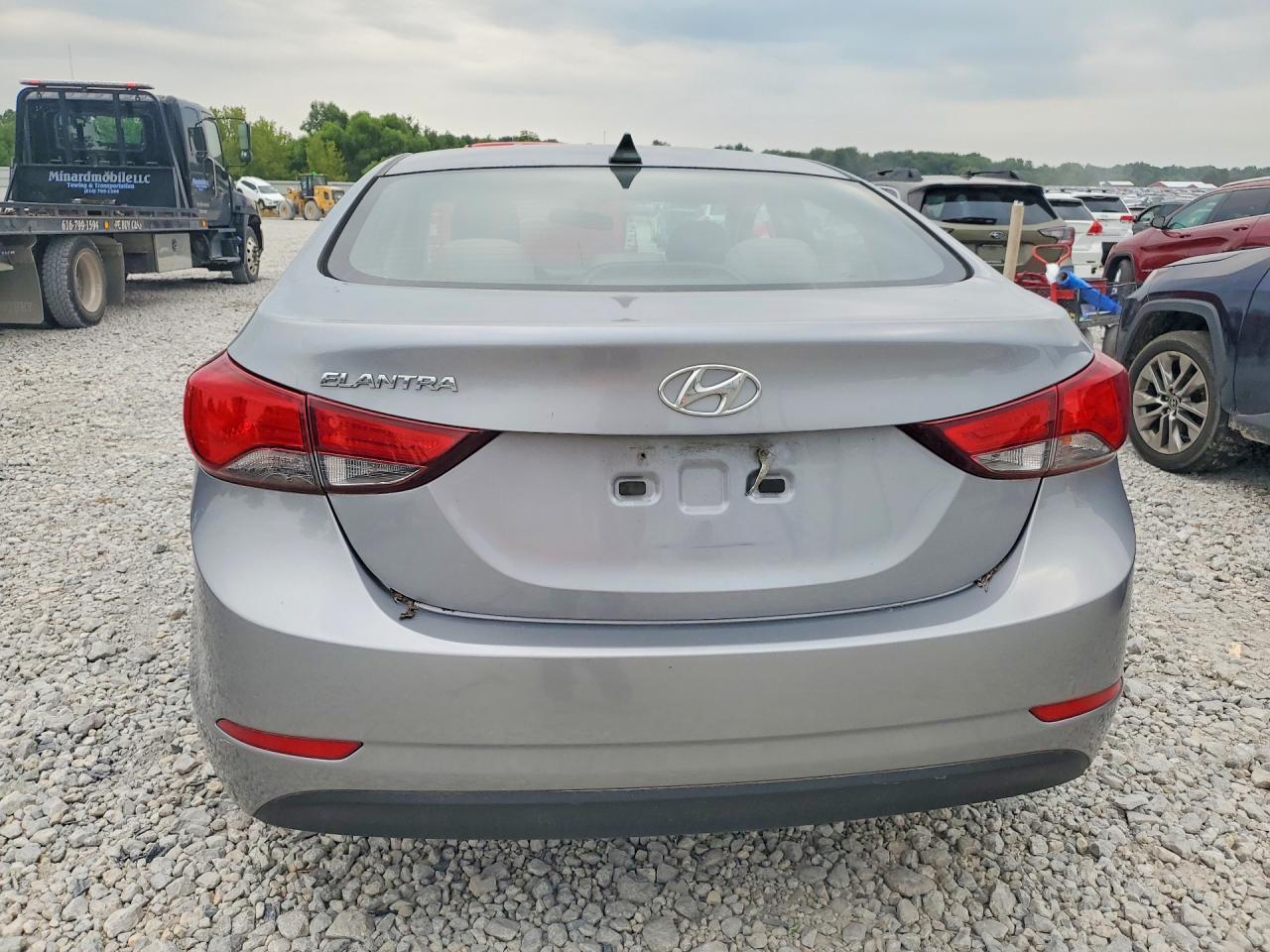 2016 HYUNDAI ELANTRA SE — Фото 6 из 13