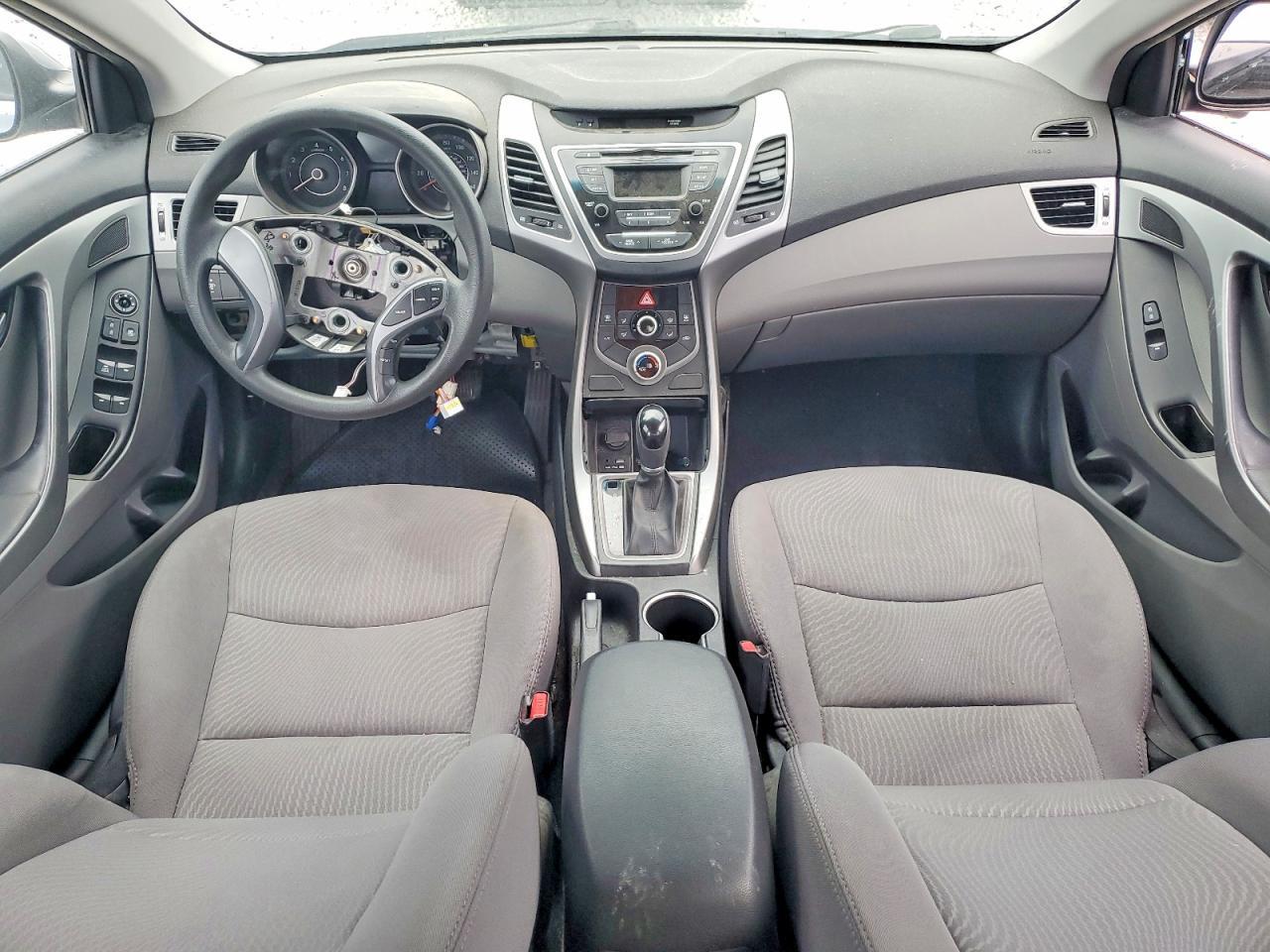 2016 HYUNDAI ELANTRA SE — Фото 8 из 13