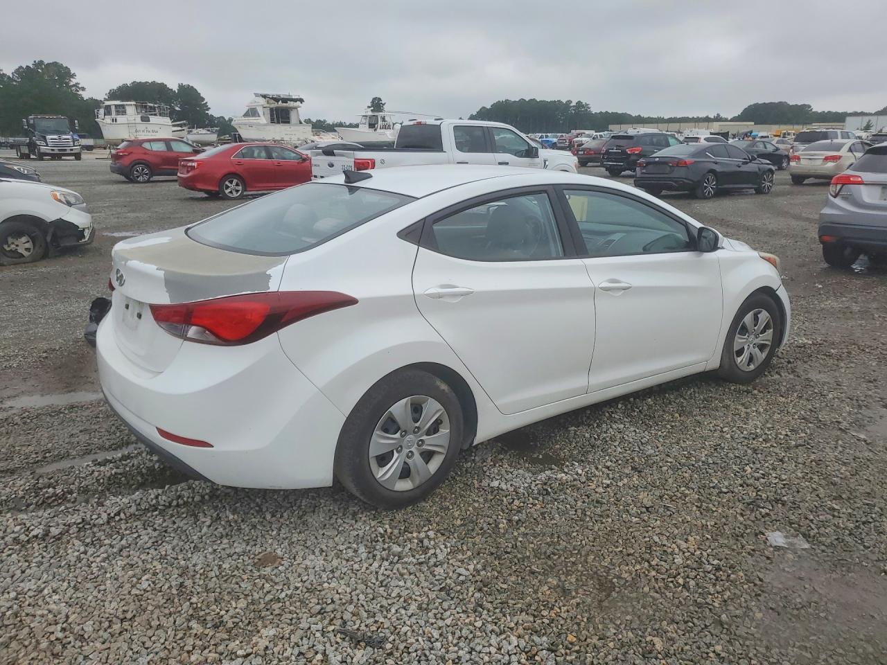 2016 HYUNDAI ELANTRA SE — Фото 3 из 12