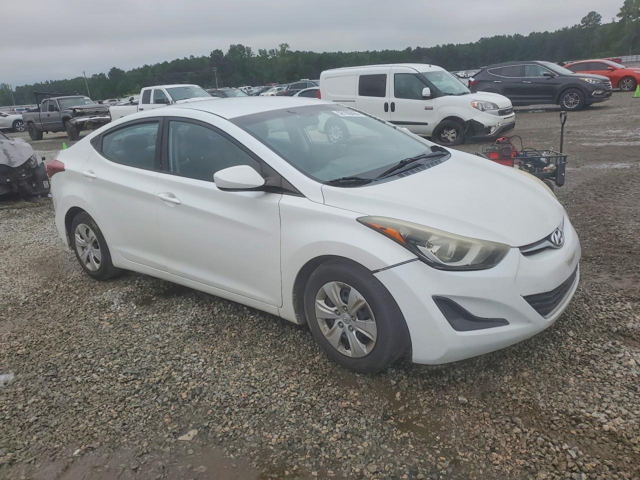 2016 HYUNDAI ELANTRA SE — Фото 4 из 12