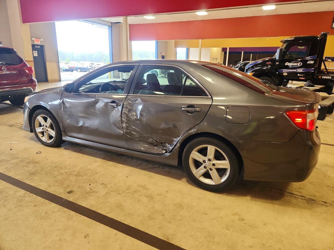 2012 TOYOTA CAMRY SE — Фото 2 из 12