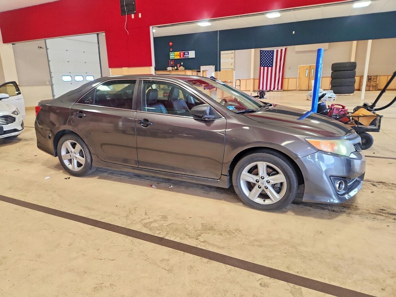 2012 TOYOTA CAMRY SE — Фото 4 из 12