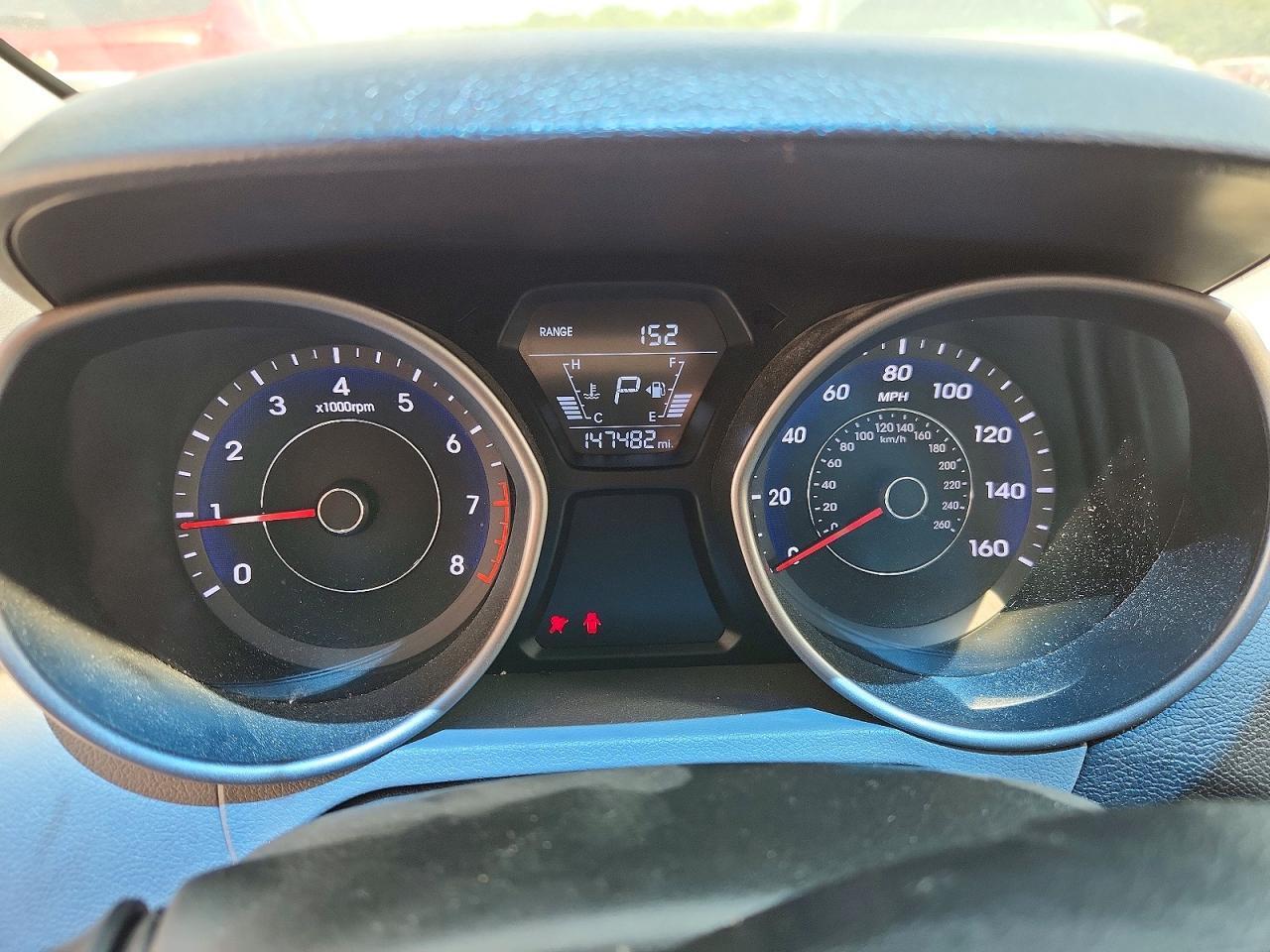 2016 HYUNDAI ELANTRA SE — Фото 9 из 12