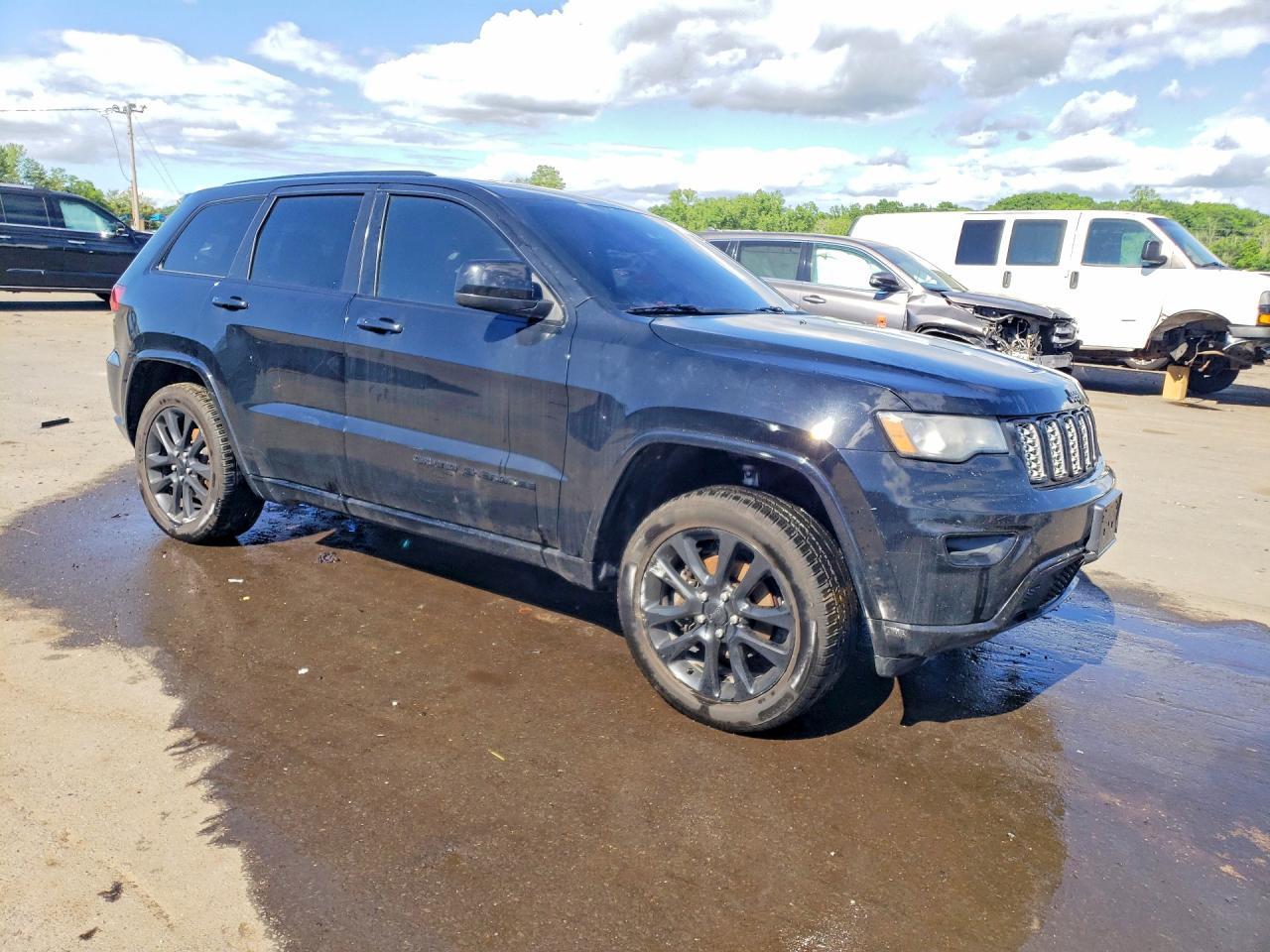 2020 JEEP GRAND CHEROKEE LAREDO — Фото 4 из 12