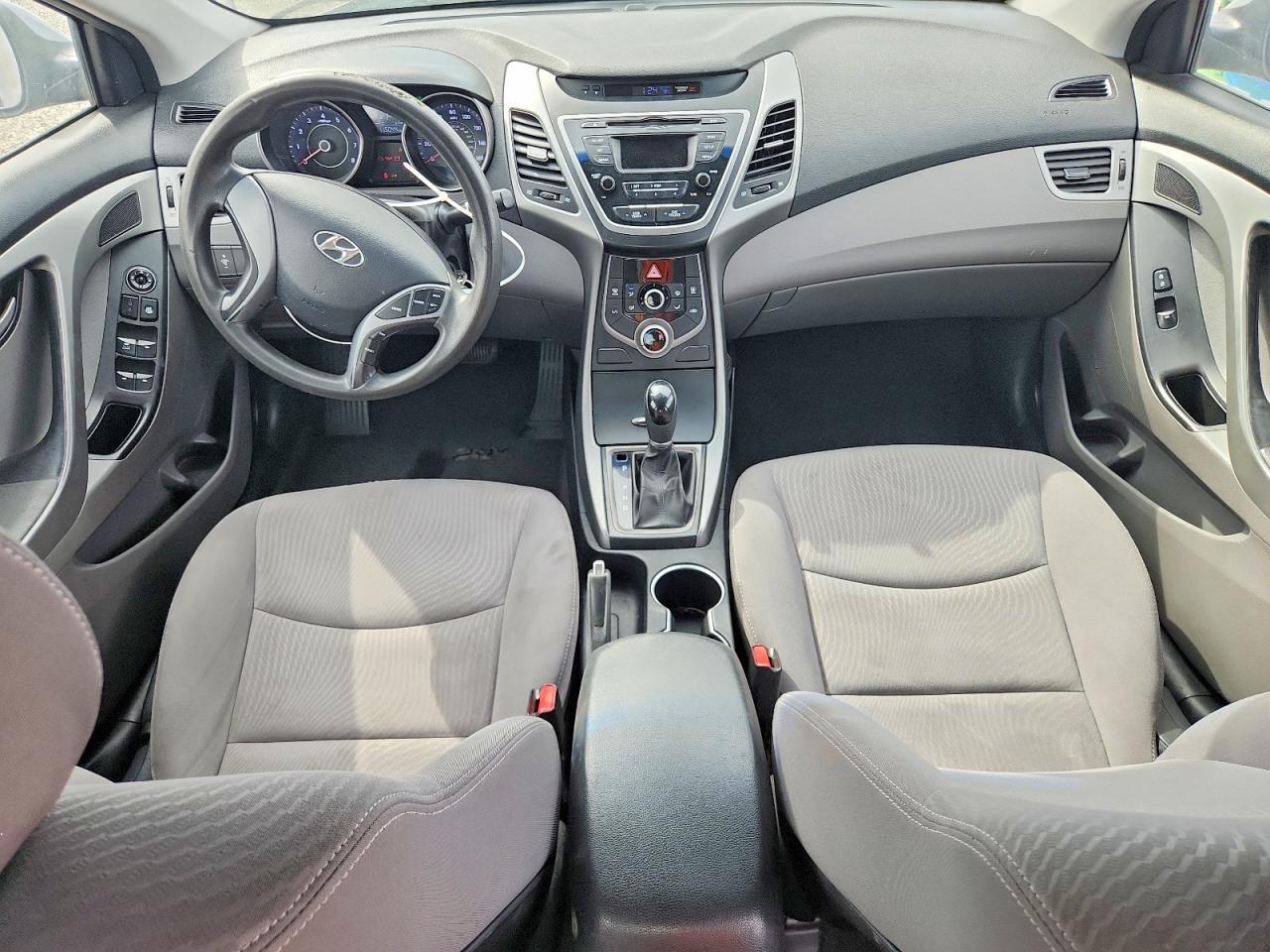 2016 HYUNDAI ELANTRA SE — Фото 8 из 12