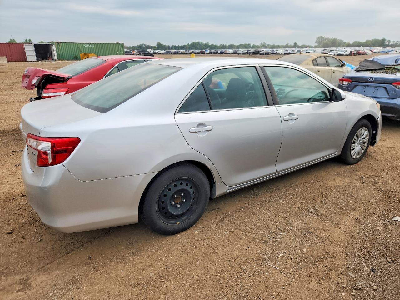 2012 TOYOTA CAMRY LE — Фото 3 из 12