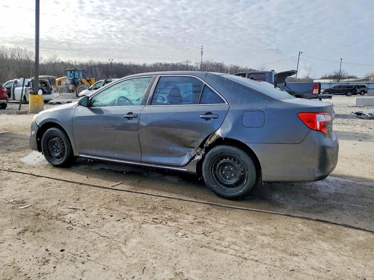 2012 TOYOTA CAMRY LE — Фото 2 из 12