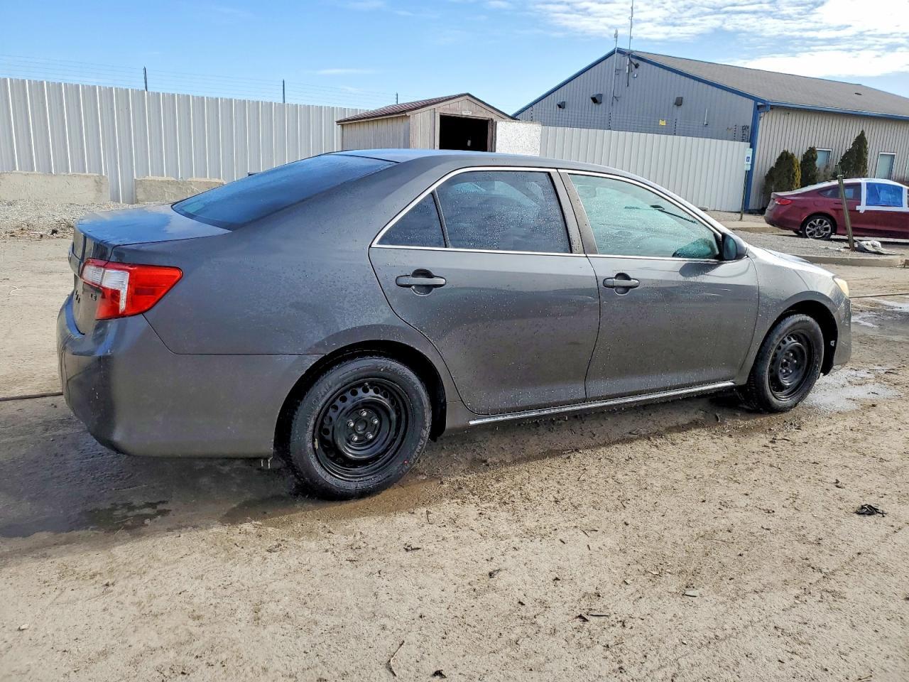 2012 TOYOTA CAMRY LE — Фото 3 из 12