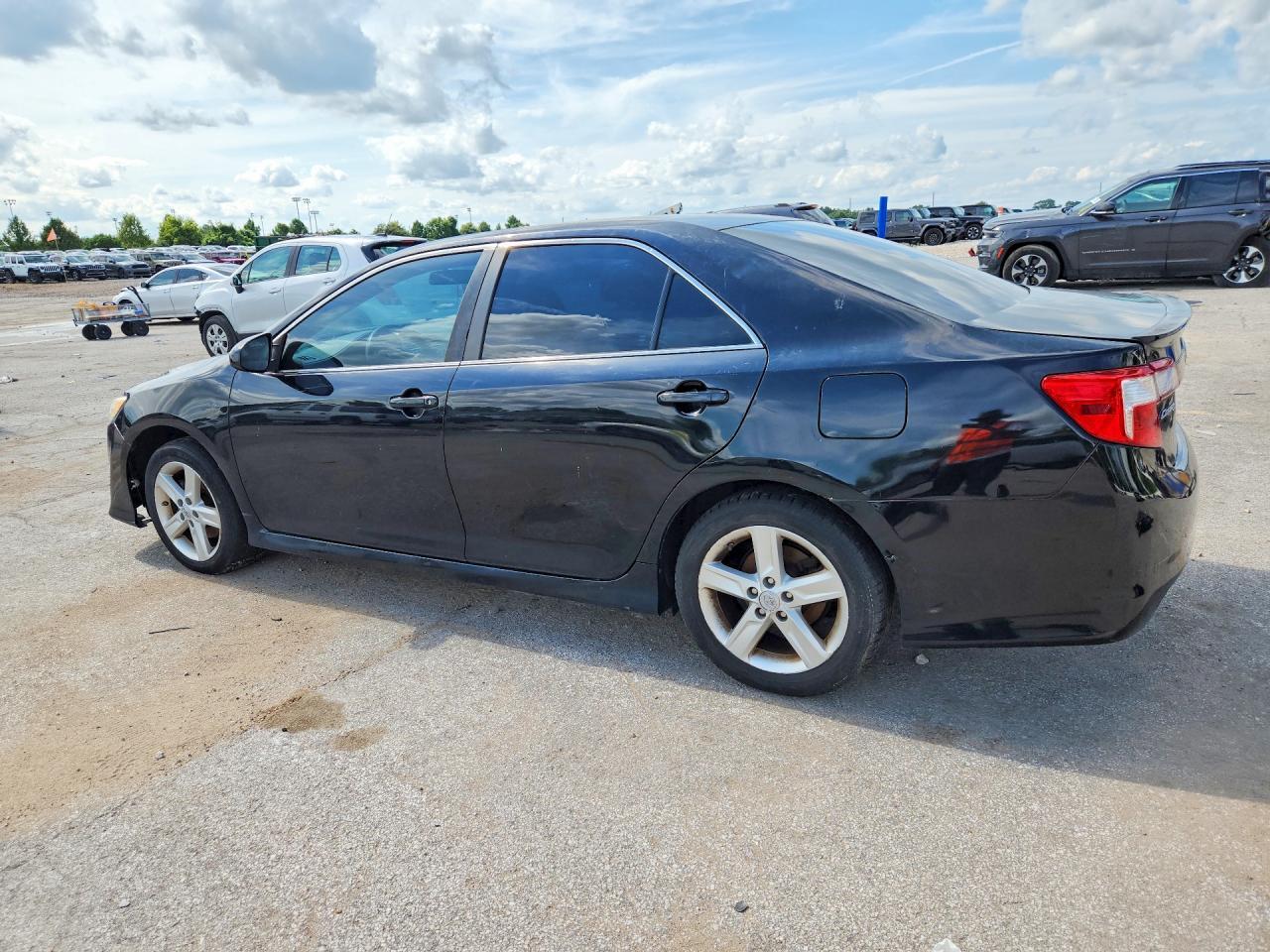 2012 TOYOTA CAMRY SE — Фото 2 из 13