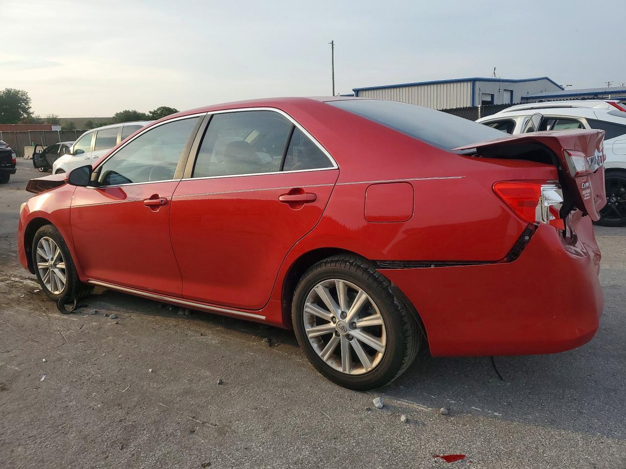 2012 TOYOTA CAMRY XLE — Фото 2 из 12