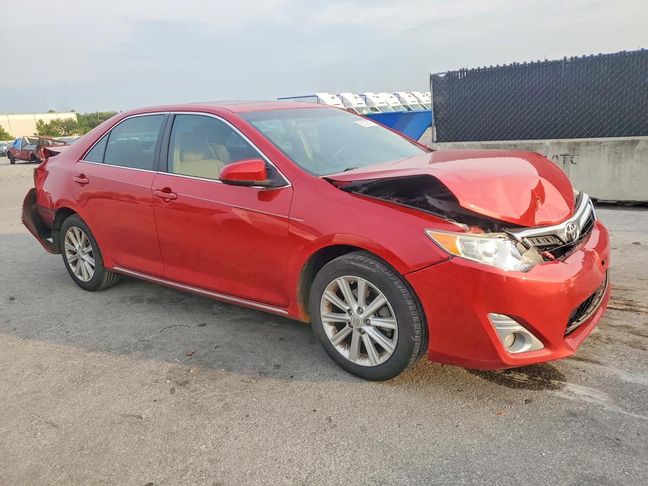 2012 TOYOTA CAMRY XLE — Фото 4 из 12