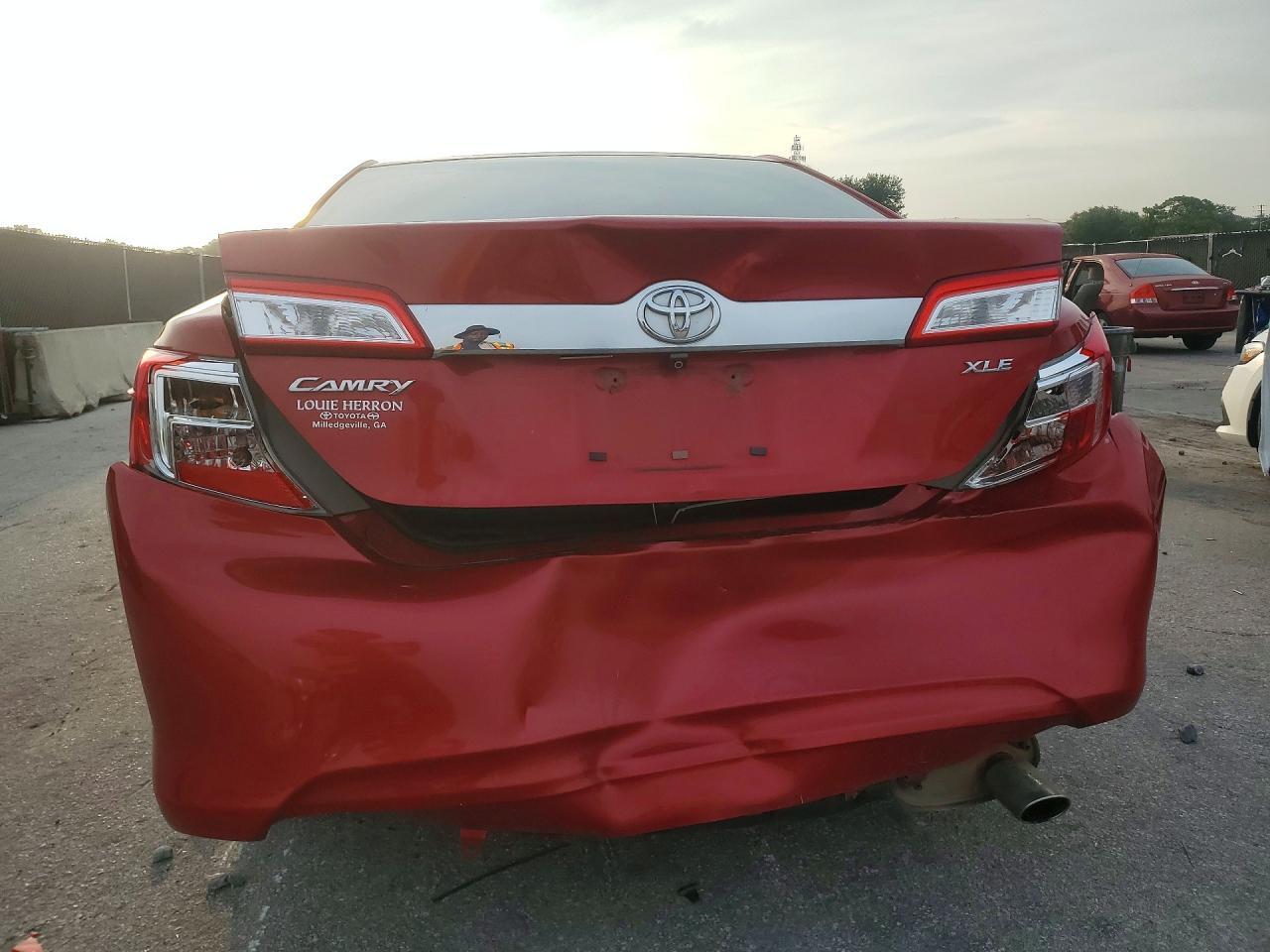 2012 TOYOTA CAMRY XLE — Фото 6 из 12