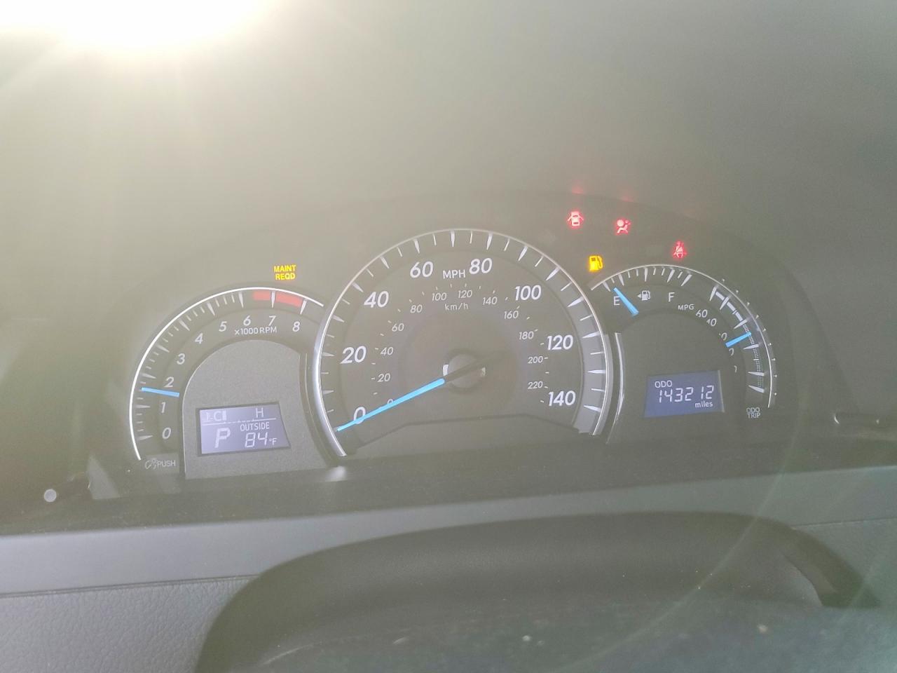 2012 TOYOTA CAMRY XLE — Фото 9 из 12